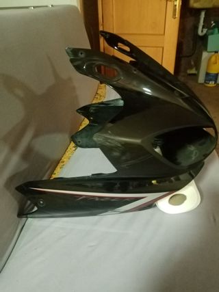 Carenado de moto negro