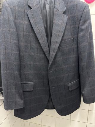 Traje de hombre gris a cuadros