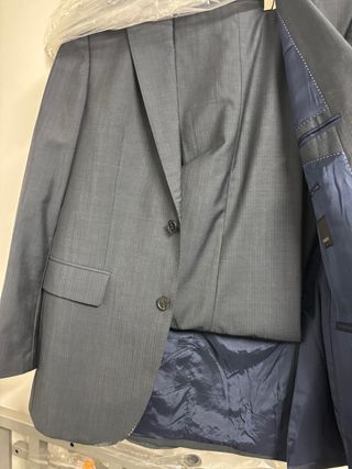 Traje de hombre gris a cuadros