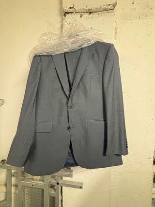 Traje de hombre gris a cuadros
