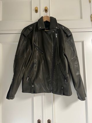 Chaqueta motera Pull&Bear oversize gris