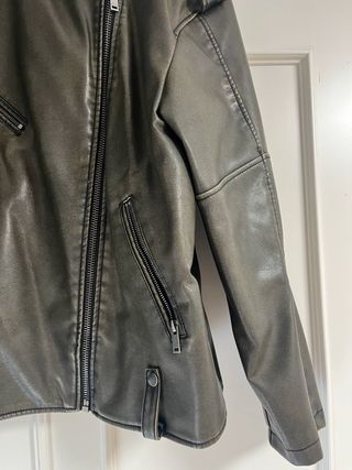 Chaqueta motera Pull&Bear oversize gris