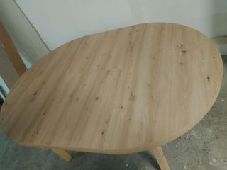 Mesa de comedor de madera