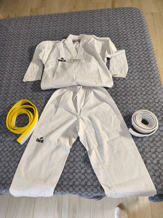 Kimono Taekwondo Dae Do Blanco y Cinturón Amarillo