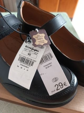 Zapatos escolares niña marca UNIT talla 40.