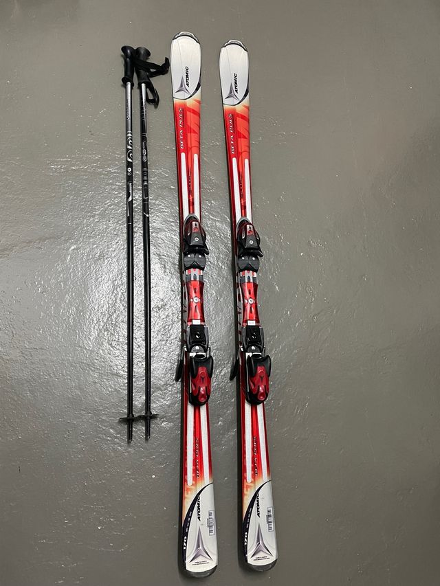 esquís ATOMIC Beta Plus con bastones