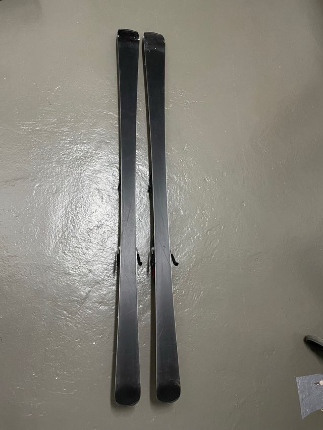 esquís ATOMIC Beta Plus con bastones