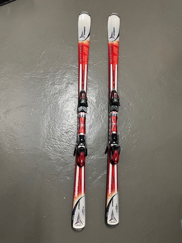 esquís ATOMIC Beta Plus con bastones