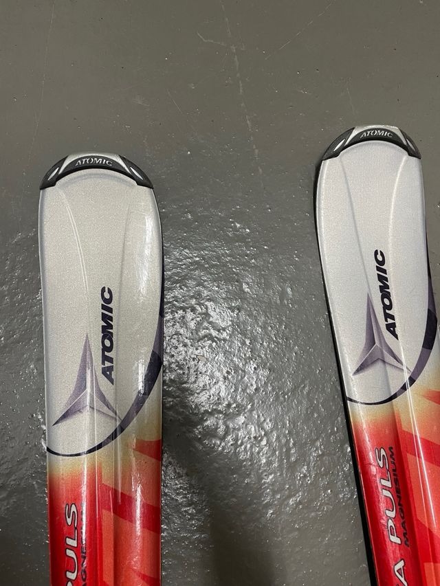 esquís ATOMIC Beta Plus con bastones