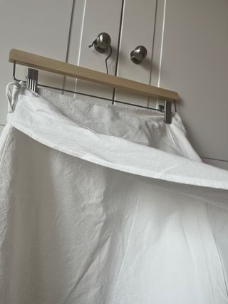 Falda de lino blanca