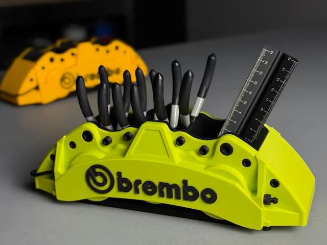 Portalápices Brembo impreso en 3d 