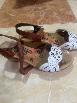 Sandalias Marila Verano Cuña Marrón y Blanco