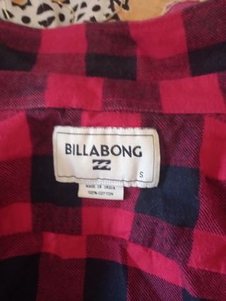 Camisa a cuadros roja y negra