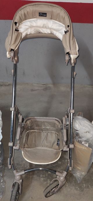 Carrito de bebé color beige