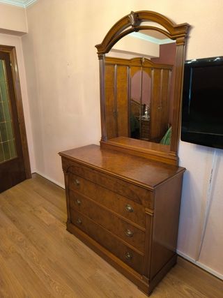 Dormitorio set completo. Cama de 1,35cm.