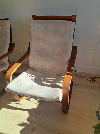 Dos butacas de salón de madera y tela