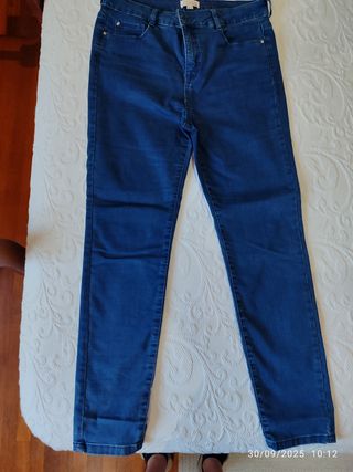 Pantalón vaquero de Cortefiel 