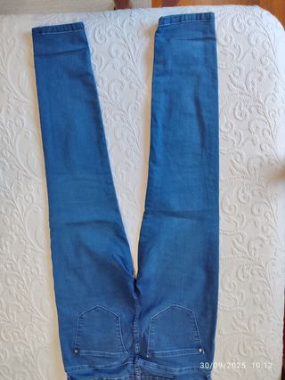 Pantalón vaquero de Cortefiel 