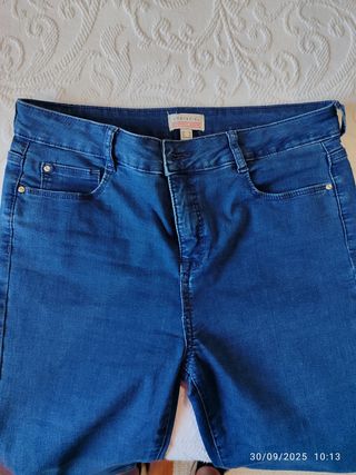 Pantalón vaquero de Cortefiel 