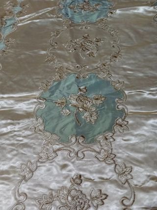 Copriletto matrimoniale raso ricamato oro/verde