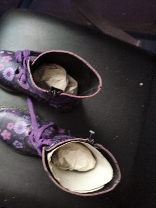 Botas chica moradas con flores