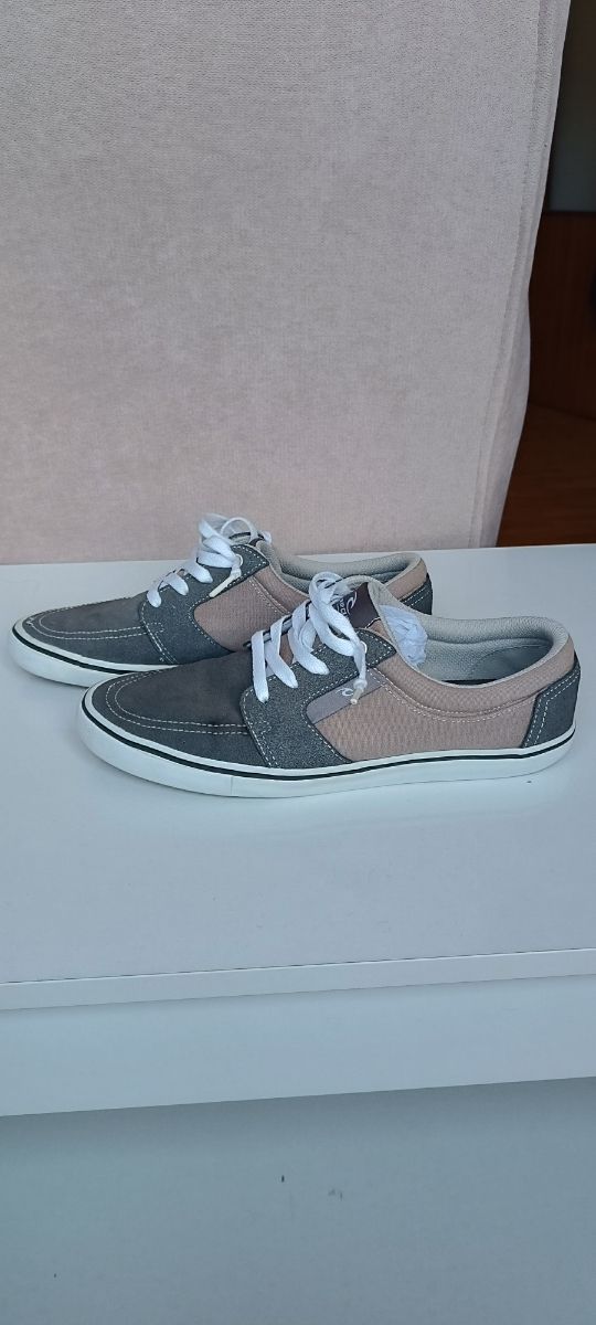 Zapatillas Rip Curl grises y beige