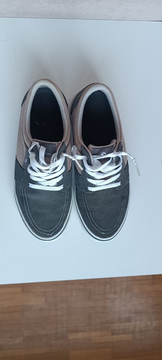 Zapatillas Rip Curl grises y beige