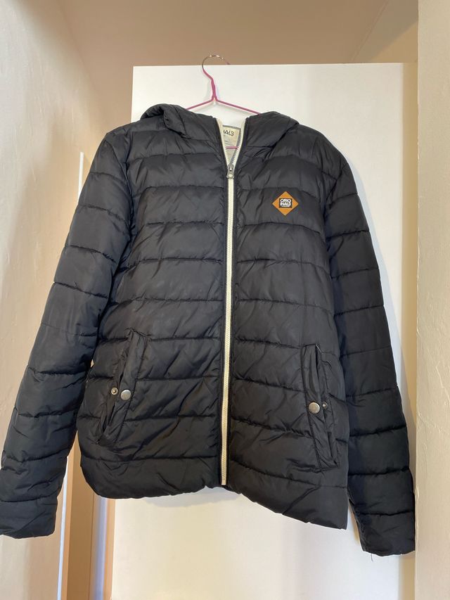 Anorak negro con capucha