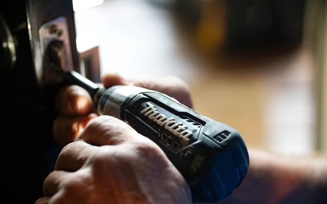 REPARACIONES Y MANTENIMIENTO DOMÉSTICOS.