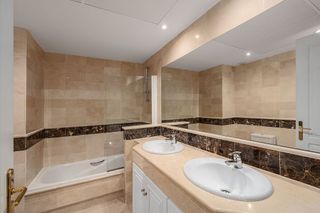 Piso en alquiler en Elviria en Marbella