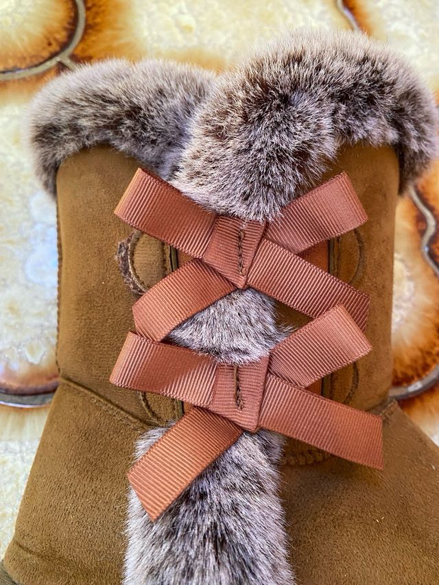 Botas de mujer con lazo y pelo