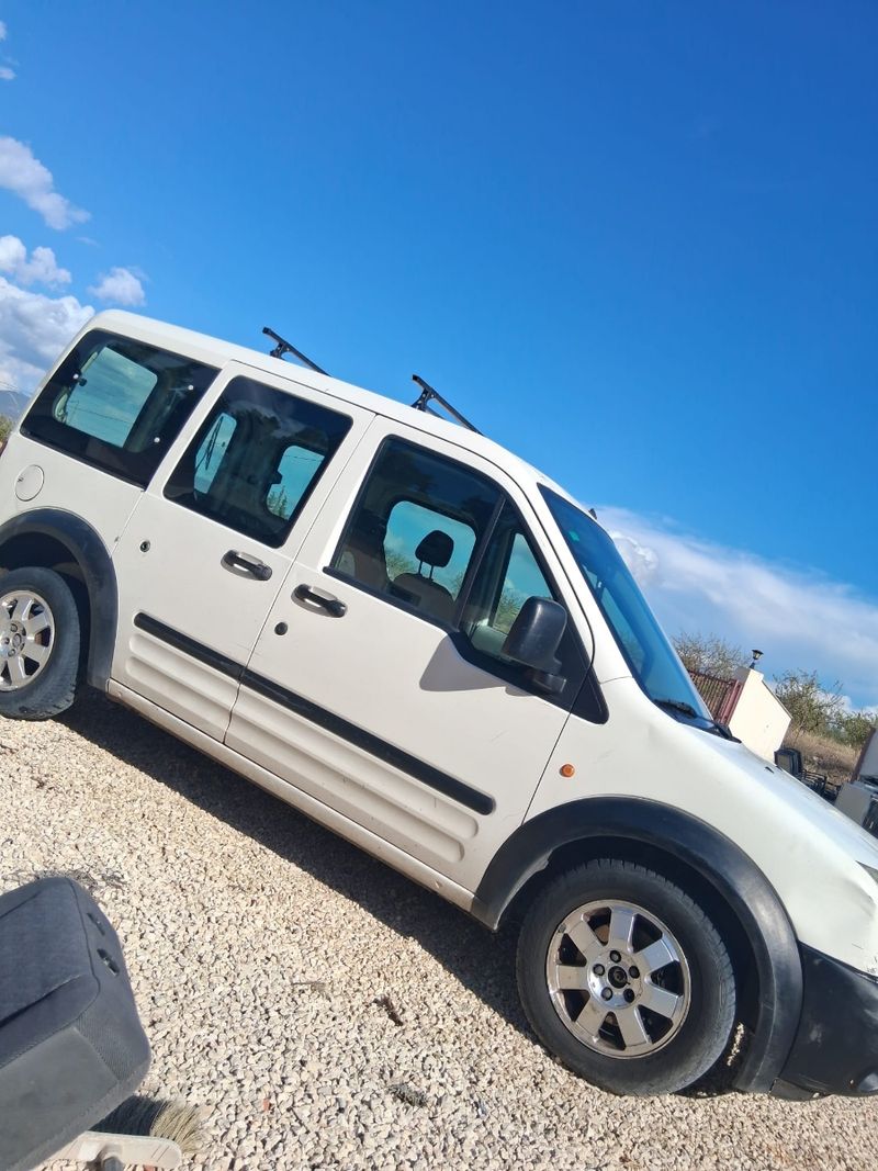 Ford Tourneo Connect 2002 - foto 1