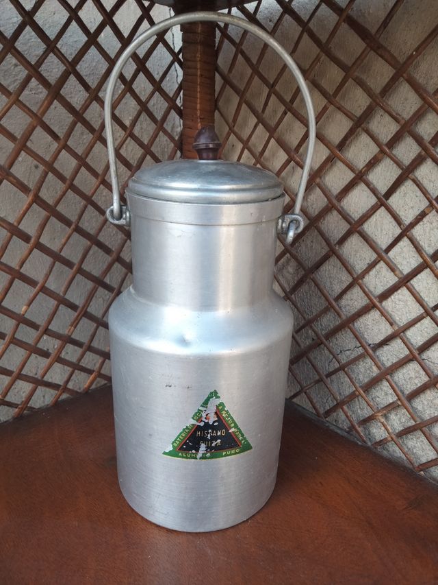 Antigua lechera hispano Suiza de aluminio