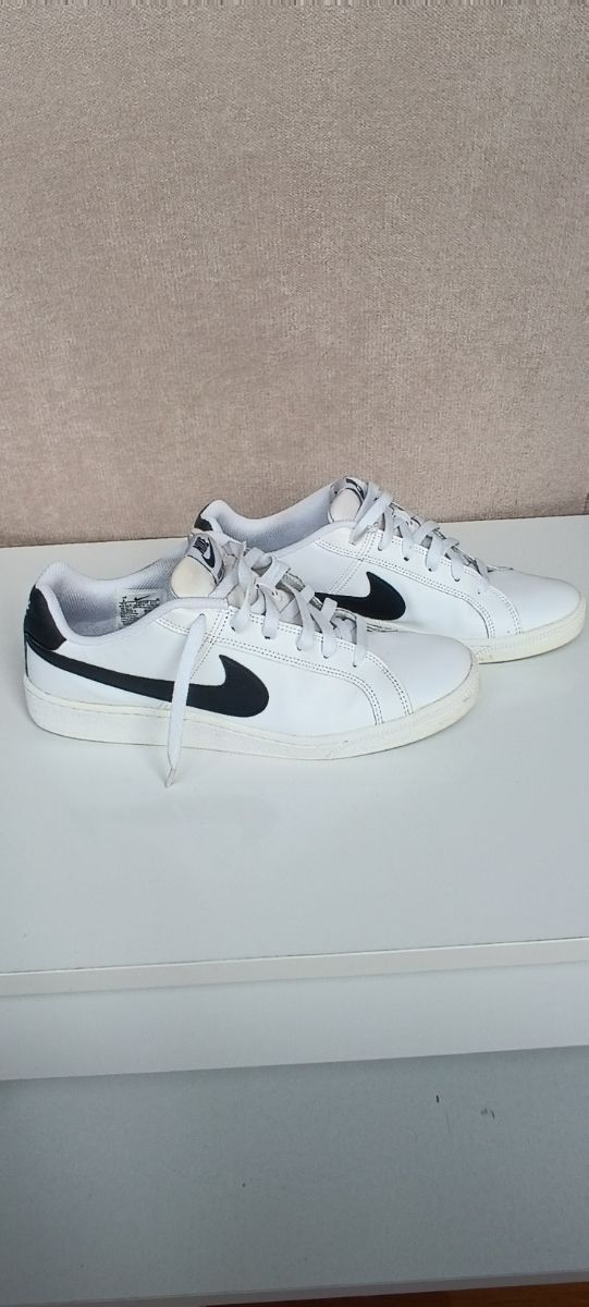 Zapatillas Nike Court Royale Blancas y Negras