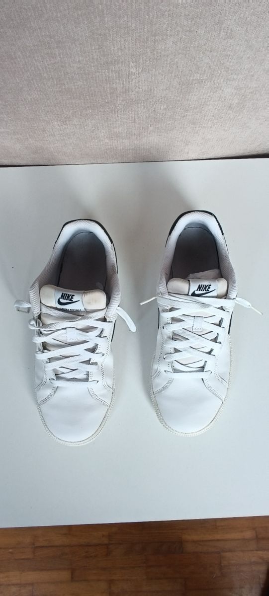 Zapatillas Nike Court Royale Blancas y Negras