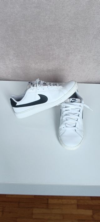 Zapatillas Nike Court Royale Blancas y Negras