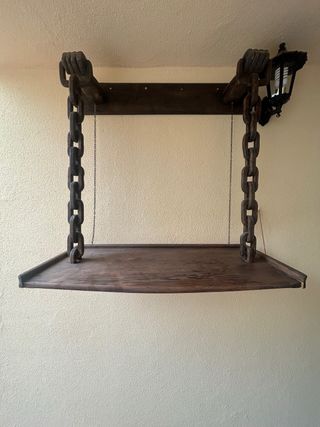 Estantería colgante hecha artesanalmente 