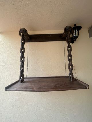 Estantería colgante hecha artesanalmente 
