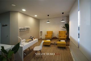 Local comercial en alquiler en El Paraiso-Los Almendros en Eliana (l´)