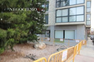 Local comercial en alquiler en El Paraiso-Los Almendros en Eliana (l´)