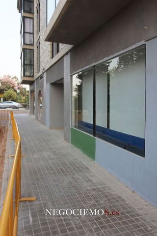 Local comercial en alquiler en El Paraiso-Los Almendros en Eliana (l´)