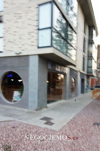 Local comercial en alquiler en El Paraiso-Los Almendros en Eliana (l´)