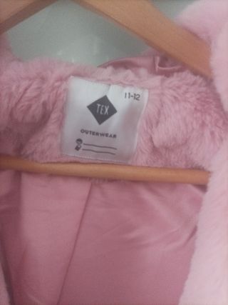 Abrigo de pelo rosa de niña 