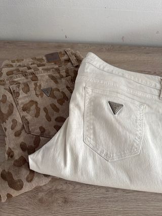 Pantalones pitillo Guess
