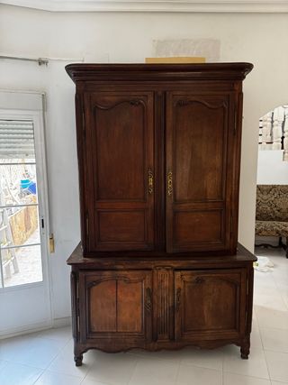 Mueble de salón antiguo de madera