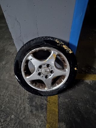 Llanta de aleación Mercedes-Benz