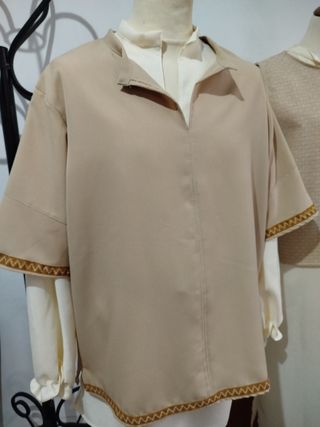 Camisa beige medieval