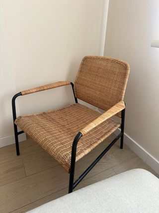 Sillón de ratán moderno