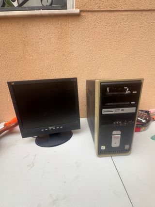 Torre y pantalla Compaq beige/negro