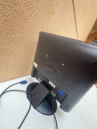 Torre y pantalla Compaq beige/negro